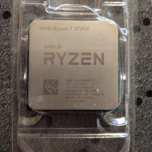AMD Processor RYSEN-x3700 - Picture 2 of 3